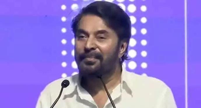 അതിസമ്പന്ന രാജ്യങ്ങളുടെ ഇരുപതിലൊന്ന് പോലുമില്ലാത്ത കേരളമാണ് ഈ നേട്ടംകൊയ്യുന്നത്; ദാരിദ്രമുക്ത കേരളം: അഭിനന്ദിച്ച് മമ്മൂട്ടി