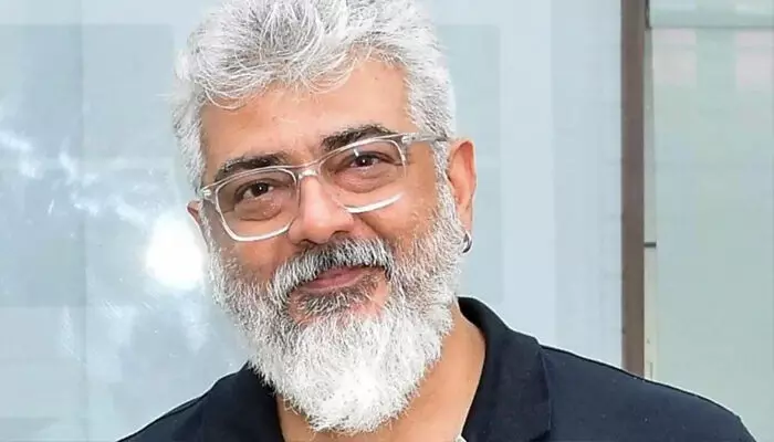 ആരാധകൻ വിരലിനിടയിൽ ബ്ലേഡ് ഒളിപ്പിച്ച് വെച്ച് കൈ തന്നു, സ്റ്റാഫ് അയാളെ പിടികൂടി പറഞ്ഞയച്ചു; കൈ മുറിഞ്ഞ് രക്തം ഒഴുകുന്നത് കണ്ടത് വാഹനത്തിൽ കയറിയപ്പോൾ, അതിന്റെ പാടുകൾ ഇപ്പോഴുമുണ്ട്; അനുഭവം പങ്കുവെച്ച് അജിത്