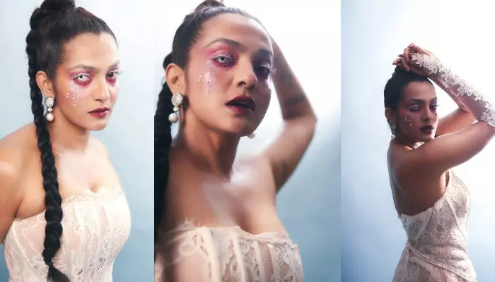 അവൾ ഇതാ...ഉദിക്കുന്നു; കണ്ടാൽ ഹോളിവുഡ് നായികയെപ്പോലെ..; വമ്പൻ മോക്കോവറിൽ തിളങ്ങി നടി പാര്‍വതി തിരുവോത്ത്; ഹാലോവീൻ ലുക്ക് ആണോയെന്ന് ആരാധകർ