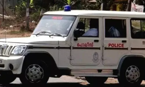 റോഡരികിൽ നിർത്തിയിട്ട സ്കൂട്ടർ കാണാതായി; അന്വേഷണത്തിൽ കണ്ടെത്തിയ സ്‌കൂട്ടർ ചങ്ങലകൊണ്ട് കെട്ടി; പോലീസിനെ വിവരമറിയിക്കാൻ പോയ സമയം സ്‌കൂട്ടർ വീണ്ടും മോഷണം പോയി; പിടിയിലായത് സ്‌കൂൾ വിദ്യാർത്ഥികൾ