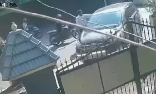 ചെറായിയെ ഒന്നടങ്കം വിറപ്പിച്ച് ഇന്നോവ ക്രിസ്റ്റയുടെ വിളയാട്ടം; അതിവേഗത്തിൽ തലങ്ങും വിലങ്ങും ഓടിച്ച് സ്ത്രീയെ അടക്കം ഇടിച്ച് തെറിപ്പിച്ചു; തടയാൻ കഴിയാതെ നാട്ടുകാരും; ഡ്രൈവറെ കണ്ട് പോലീസിന് ഞെട്ടൽ