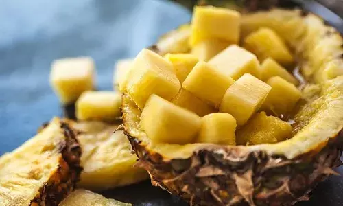 രുചിയിൽ മാത്രമല്ല ഗുണത്തിലും കേമൻ തന്നെ..; ദിവസവും പൈനാപ്പിൾ കഴിക്കുന്നതിന്റെ ആരോഗ്യ ഗുണങ്ങൾ ഇതാണ്; അറിയാം ചിലത്