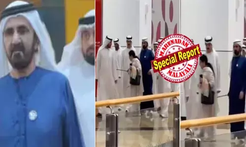 നീല ബുർഖ അണിഞ്ഞ് അംഗരക്ഷകരോടൊപ്പം മാളിലൂടെ നടന്നുനീങ്ങിയ ഭരണാധികാരി; ഇതൊന്നും ശ്രദ്ധിക്കാതെ അതുവഴി കടന്നുപോയ സ്ത്രീ ചെയ്തത്; പെട്ടെന്നുള്ള പ്രവർത്തിയിൽ വടി കൊണ്ട് തടയൽ; സോഷ്യൽ മീഡിയയിൽ ചർച്ചയായി ആ വിനയമേറിയ പെരുമാറ്റം; ചിത്രങ്ങൾ വൈറൽ