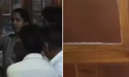 പള്ളിയിൽ പോയതും കുഞ്ഞിന്റെ ഷാൾ എടുക്കാൻ മറന്നത് ഓർത്തു; വീട്ടിൽ തിരിച്ചെത്തിയപ്പോൾ പതറി; പുറകുവശത്തെ വാതിൽ കുത്തിപ്പൊളിച്ച് മോഷണം; നെക്ളസ് അടക്കം കട്ടു; അന്വേഷണം തുടങ്ങി