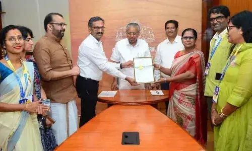 പ്രവാസികള്‍ക്കും കുടുംബങ്ങള്‍ക്കുമായി നോര്‍ക്ക കെയര്‍ ഇന്‍ഷുറന്‍സ് നിലവില്‍ വന്നു; 30 വരെ എന്റോള്‍ ചെയ്യാം