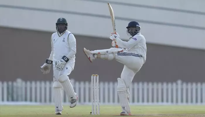 വിജയലക്ഷ്യത്തിന് 103 റൺസ് അകലെ റിഷഭ് പന്ത് വീണു; വാലറ്റത്തിന്റെ കരുത്തിൽ 3 വിക്കറ്റിന്റെ തകർപ്പൻ ജയം; ദക്ഷിണാഫ്രിക്ക എക്കെതിരായ പരമ്പരയിൽ ഇന്ത്യ മുന്നിൽ; തനുഷ് കൊട്ടിയാൻ കളിയിലെ താരം വിജയലക്ഷ്യത്തിന് 103 റൺസ് അകലെ റിഷഭ് പന്ത് വീണു; വാലറ്റത്തിന്റെ കരുത്തിൽ 3 വിക്കറ്റിന്റെ തകർപ്പൻ ജയം; ദക്ഷിണാഫ്രിക്ക എക്കെതിരായ പരമ്പരയിൽ ഇന്ത്യ മുന്നിൽ; തനുഷ് കൊട്ടിയാൻ കളിയിലെ താരം