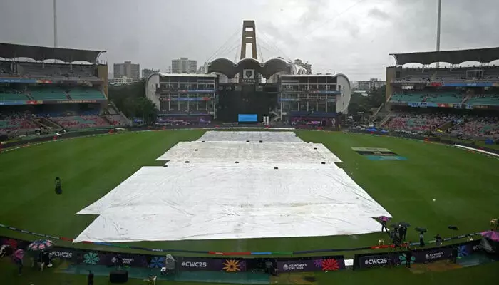 കിരീടമോഹങ്ങള്ക്ക് തിരിച്ചടിയായി നവി മുംബൈയില് ചാറ്റല് മഴ; വനിത ഏകദിന ലോകകപ്പ് ക്രിക്കറ്റ് ഫൈനലില് ടോസ് വൈകും; മത്സരത്തിന് മഴ ഭീഷണിയെന്ന് കാലാവസ്ഥ റിപ്പോര്ട്ട്; നാളെ റിസര്വ് ഡേ കിരീടമോഹങ്ങള്ക്ക് തിരിച്ചടിയായി നവി മുംബൈയില് ചാറ്റല് മഴ; വനിത ഏകദിന ലോകകപ്പ് ക്രിക്കറ്റ് ഫൈനലില് ടോസ് വൈകും; മത്സരത്തിന് മഴ ഭീഷണിയെന്ന് കാലാവസ്ഥ റിപ്പോര്ട്ട്; നാളെ റിസര്വ് ഡേ