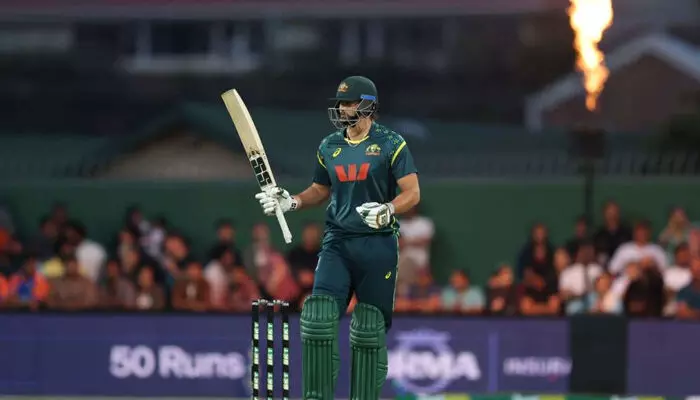 തുടക്കം പതറിയെങ്കിലും ടിം ഡേവിഡിലൂടെയും സ്റ്റോനിസിലൂടെയും തിരിച്ചടിച്ച് ഓസ്ട്രേലിയ; മൂന്നാം ടി 20 യില് ഇന്ത്യക്ക് 187 റണ്സ് വിജയലക്ഷ്യം; 3 വിക്കറ്റുമായി തിരിച്ചു വരവില് തിളങ്ങി അര്ഷദീപ് തുടക്കം പതറിയെങ്കിലും ടിം ഡേവിഡിലൂടെയും സ്റ്റോനിസിലൂടെയും തിരിച്ചടിച്ച് ഓസ്ട്രേലിയ; മൂന്നാം ടി 20 യില് ഇന്ത്യക്ക് 187 റണ്സ് വിജയലക്ഷ്യം; 3 വിക്കറ്റുമായി തിരിച്ചു വരവില് തിളങ്ങി അര്ഷദീപ്