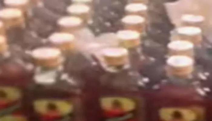 ഡ്രൈ ഡേ ദിനം; വൻതോതിൽ വിദേശമദ്യം പിടികൂടി എക്സൈസ്; 220 കുപ്പി കണ്ടെടുത്തു; സംഭവം പത്തനംതിട്ടയിൽ