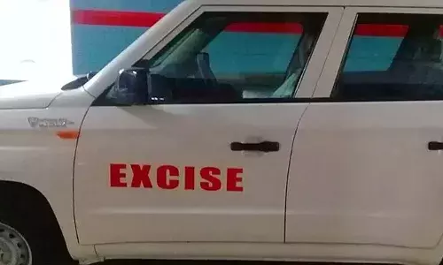 രഹസ്യ വിവരത്തിൽ പരിശോധന; പത്തനംതിട്ടയിൽ വീട്ടിൽ നിന്നും പിടികൂടിയത് 220 കുപ്പി വിദേശമദ്യവും നിരോധിത പുകയില ഉത്പന്നങ്ങളും; പ്രതിക്കായി അന്വേഷണം ഊർജ്ജിതമാക്കി പോലീസ്