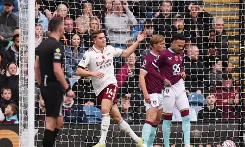 ബേൺലിയെ തകർത്തത് എതിരില്ലാത്ത രണ്ട് ഗോളുകൾക്ക്; പ്രീമിയർ ലീഗിൽ വിജയക്കുതിപ്പ് തുടർന്ന് ആഴ്സണൽ; ഗോൾ വല കുലുക്കിയത് വിക്ടർ ഗ്യോക്കേഴ്സും ഡെക്ലാൻ റൈസും