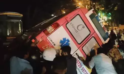 നിയന്ത്രണം വിട്ട ആംബുലൻസ് വാഹനങ്ങൾക്കിടയിലേക്ക് പാഞ്ഞുകയറി; സ്കൂട്ടർ യാത്രികരായ ദമ്പതികൾക്ക് ദാരുണാന്ത്യം; ഡ്രൈവർക്കെതിരെ കേസെടുത്ത് പോലീസ്