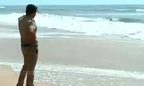 പയ്യാമ്പലത്ത് കടലില്‍ കുളിക്കാനിറങ്ങിയ രണ്ടുപേര്‍ തിരയില്‍ പെട്ട് മരിച്ചു; ഒരാള്‍ക്കായി തിരച്ചില്‍; അപകടത്തില്‍ പെട്ടത് ബെംഗളൂരുവില്‍ നിന്നുള്ള ഡോക്ടര്‍മാര്‍