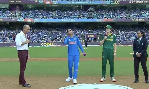 മഴ മാറി മാനം തെളിഞ്ഞു; കലാശപ്പോരില്‍ ടോസിന്റെ ഭാഗ്യം ദക്ഷിണാഫ്രിക്കയ്ക്ക്; ഇന്ത്യയെ ബാറ്റിംഗിനയച്ചു; സെമിയിലെ ടീമിനെ  നിലനിര്‍ത്തി ഇരുടീമുകളും; കന്നിക്കിരീടം ലക്ഷ്യമിട്ട് ഇന്ത്യയും ദക്ഷിണാഫ്രിക്കയും