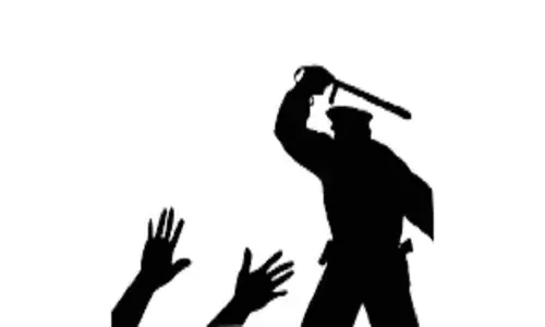 പള്ളിപ്പെരുന്നാൾ സ്ഥലത്ത് വെറുതെ സംസാരിച്ചിരുന്ന യുവാക്കളെ പോലീസ് തല്ലിച്ചതച്ചതായി പരാതി; അഞ്ച്‌ പേർക്ക് പരിക്കേറ്റതായി ആരോപണം; സംഭവം തൃശൂരിൽ