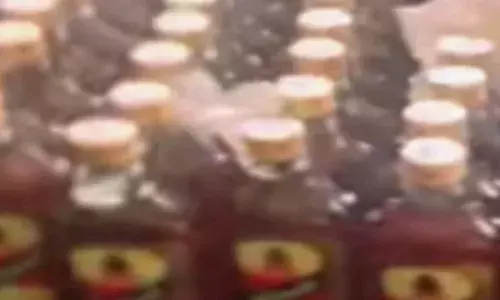 ഡ്രൈ ഡേ ദിനം; വൻതോതിൽ വിദേശമദ്യം പിടികൂടി എക്സൈസ്; 220 കുപ്പി കണ്ടെടുത്തു; സംഭവം പത്തനംതിട്ടയിൽ