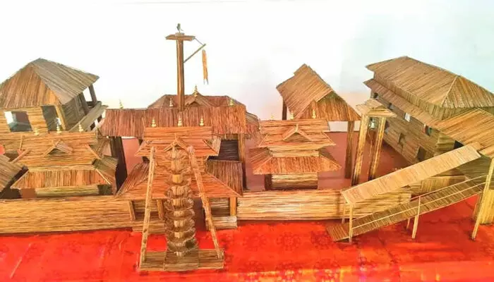 അയ്യായിരം ഈര്‍ക്കിലികൊണ്ട് ഗുരുവായൂര്‍ ക്ഷേത്രം; ഭക്തര്‍ക്ക് കൗതുക കാഴ്ചയായി ഭക്തന്റെ കാണിക്ക