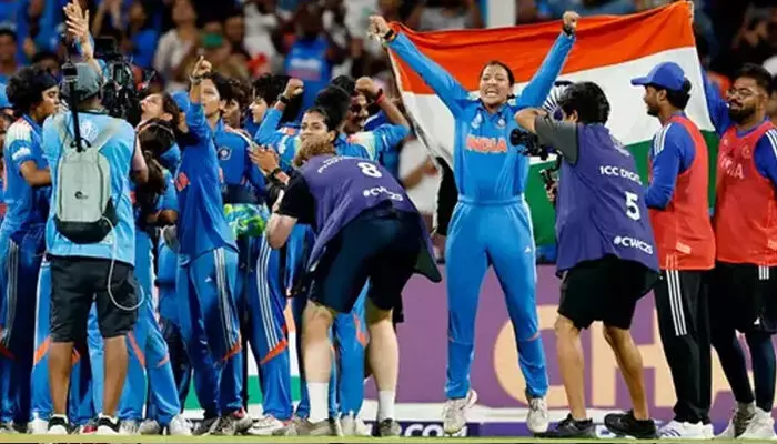 വനിതാ ഏകദിന ലോകകപ്പ് കിരീടം നേടിയ ഇന്ത്യന്‍ ടീമിന് രാജ്യത്തിന്റെ ആദരം;  ഹര്‍മന്‍പ്രീത് കൗറിനും സംഘത്തിനും  പ്രധാനമന്ത്രി വിരുന്നൊരുക്കും;  കൂടിക്കാഴ്ച ബുധനാഴ്ച;  ക്ഷണം ലഭിച്ചതായി ബി.സി.സി.ഐ