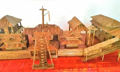 അയ്യായിരം ഈര്‍ക്കിലികൊണ്ട് ഗുരുവായൂര്‍ ക്ഷേത്രം; ഭക്തര്‍ക്ക് കൗതുക കാഴ്ചയായി ഭക്തന്റെ കാണിക്ക