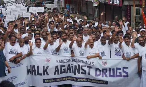 ലഹരിക്കെതിരെ സമൂഹ നടത്തം; ചെന്നിത്തലയുടെ ജില്ലാതല വാക്ക് എഗൈന്‍സ്റ്റ് ഡ്രഗ്‌സ് വാക്കത്തോണ്‍ ആദ്യഘട്ട സമാപനം നാളെ കൊച്ചിയില്‍