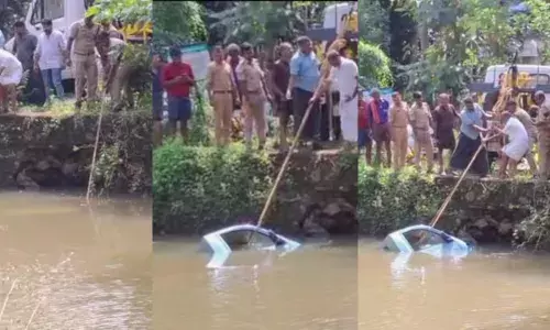 നഗരസഭ ചെയര്‍മാന്‍ ഫ്‌ലാഗ് ഓഫ് ചെയ്തു;  വാഹനം  മുന്നോട്ട് എടുത്തപ്പോള്‍ നിയന്ത്രണം നഷ്ടപ്പെട്ട് നേരെ പുഴയിലേക്ക്;  ഒഴിവായത് വന്‍ ദുരന്തം