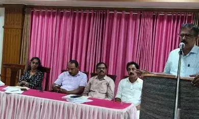 ചക്കരക്കല് വികസന പൗരസമിതിയുടെ യോഗം റിട്ട. തഹസില്ദാര് വി എം സജീവന് ഉദ്ഘാടനം ചെയ്യുന്നു ചക്കരക്കല് വികസന പൗരസമിതിയുടെ യോഗം റിട്ട. തഹസില്ദാര് വി എം സജീവന് ഉദ്ഘാടനം ചെയ്യുന്നു