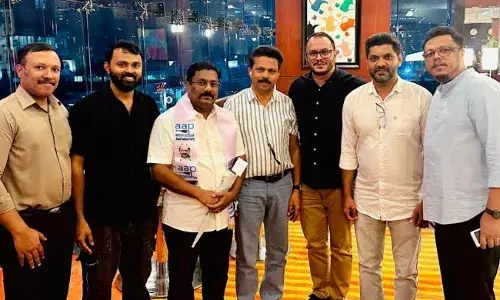 ആം ആദ്മി ഗോവന് എം.എല്.എ ക്യാപ്റ്റന് വെന്സി വീഗസ് കുവൈറ്റില് ആപ്പ്കാ കുവൈത്ത് ഭാരവാഹികളുമായ് കൂടിക്കാഴ്ച നടത്തി ആം ആദ്മി ഗോവന് എം.എല്.എ ക്യാപ്റ്റന് വെന്സി വീഗസ് കുവൈറ്റില് ആപ്പ്കാ കുവൈത്ത് ഭാരവാഹികളുമായ് കൂടിക്കാഴ്ച നടത്തി