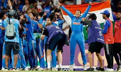 വനിതാ ഏകദിന ലോകകപ്പ് കിരീടം നേടിയ ഇന്ത്യന്‍ ടീമിന് രാജ്യത്തിന്റെ ആദരം;  ഹര്‍മന്‍പ്രീത് കൗറിനും സംഘത്തിനും  പ്രധാനമന്ത്രി വിരുന്നൊരുക്കും;  കൂടിക്കാഴ്ച ബുധനാഴ്ച;  ക്ഷണം ലഭിച്ചതായി ബി.സി.സി.ഐ