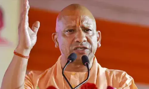 ഇൻഡ്യ മുന്നണിയ്ക്കായി പ്രചാരണം നടത്തുന്നത് മൂന്ന് കുരങ്ങന്മാർ; പപ്പുവിന് സത്യം പറയാനറിയില്ല, ടപ്പുവിന് സത്യം കാണാൻ കഴിയില്ല, അക്കുവിന് സത്യം കേൾക്കാൻ കഴിയില്ല; പരിഹാസവുമായി യോഗി ആദിത്യനാഥ്