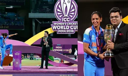 പഞ്ചാബി നൃത്തചുവടുകളോടെ ലോകകപ്പ് കിരീടം സ്വീകരിക്കാനെത്തി; ജയ്ഷായുടെ കാലില്‍ തൊടാന്‍ ശ്രമിച്ച് ഹര്‍മന്‍പ്രീത് കൗര്‍; ഇന്ത്യന്‍ ക്യാപ്റ്റനെ സ്‌നേഹപൂര്‍വം തടഞ്ഞ് ജയ് ഷാ