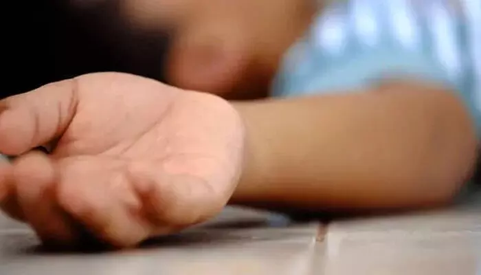 നാലു വയസുകാരനെ തറയില്‍ തള്ളിയിട്ട് കൊലപ്പെടുത്തി രണ്ടാനമ്മ; കുഞ്ഞിന്റെ അച്ഛന്റെ പരാതിയില്‍ യുവതിയെ അറസ്റ്റ് ചെയ്ത് പോലിസ്