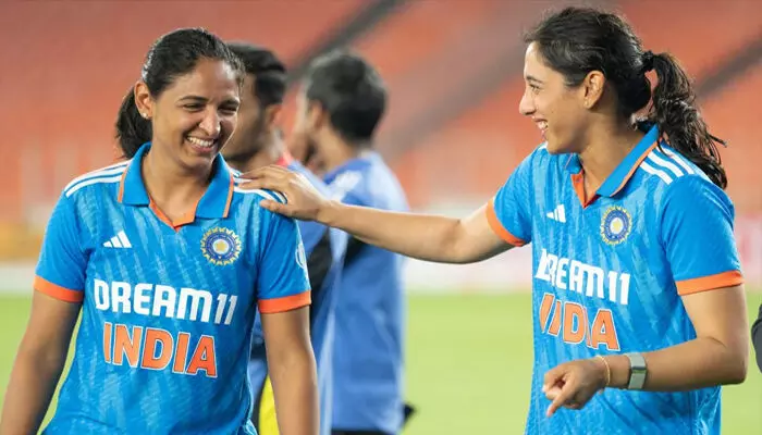 വനിതാ ഏകദിന ലോകകപ്പ് ടീമിനെ പ്രഖ്യാപിച്ച് ഐസിസി; ദക്ഷിണാഫ്രിക്കൻ താരം ലോറ വോള്വാർഡ് ക്യാപ്റ്റൻ; ടീമിൽ മൂന്ന് ഇന്ത്യൻ താരങ്ങൾ; ഹര്മൻപ്രീതിന് ടീമിൽ ഇടമില്ല വനിതാ ഏകദിന ലോകകപ്പ് ടീമിനെ പ്രഖ്യാപിച്ച് ഐസിസി; ദക്ഷിണാഫ്രിക്കൻ താരം ലോറ വോള്വാർഡ് ക്യാപ്റ്റൻ; ടീമിൽ മൂന്ന് ഇന്ത്യൻ താരങ്ങൾ; ഹര്മൻപ്രീതിന് ടീമിൽ ഇടമില്ല