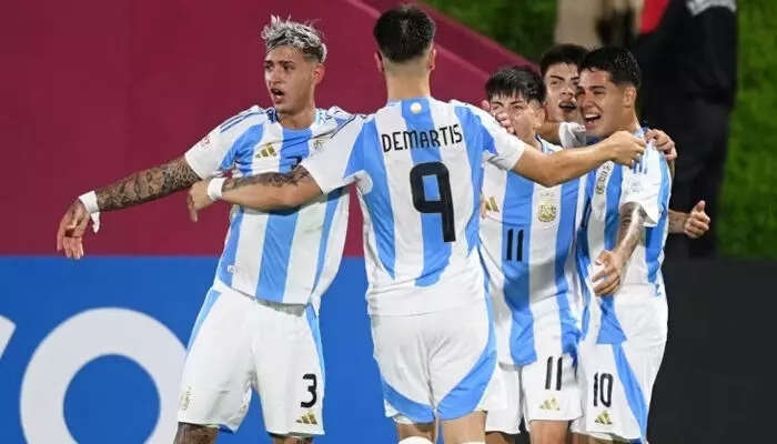 ഫിഫ അണ്ടർ 17 ലോകകപ്പിന് ആവേശം തുടക്കം; ബെൽജിയത്തെ 3-2ന് പരാജയപ്പെടുത്തി അർജന്റീന; മൊറോക്കോയെ എതിരില്ലാത്ത രണ്ട് ഗോളുകൾക്ക് തകർത്ത് ജപ്പാൻ; പോർച്ചുഗലിനും ദക്ഷിണാഫ്രിക്കയ്ക്കും ജയം ഫിഫ അണ്ടർ 17 ലോകകപ്പിന് ആവേശം തുടക്കം; ബെൽജിയത്തെ 3-2ന് പരാജയപ്പെടുത്തി അർജന്റീന; മൊറോക്കോയെ എതിരില്ലാത്ത രണ്ട് ഗോളുകൾക്ക് തകർത്ത് ജപ്പാൻ; പോർച്ചുഗലിനും ദക്ഷിണാഫ്രിക്കയ്ക്കും ജയം