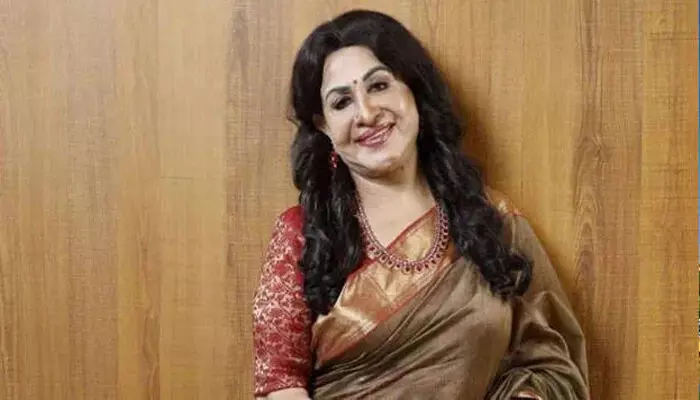 അന്ന് ചെമ്മീന് 5 അവാർഡുകളാണ് ലഭിച്ചത്, ഒരു മെഡൽ അഞ്ച് പവൻ ; സ്വർണ്ണത്തിൽ തീർത്ത ബോട്ടിന്റെ മാതൃകയിലുള്ള സ്പെഷ്യൽ അവാർഡും കിട്ടി; അതൊക്കെ അപ്പോൾ തന്നെ ഉരുക്കി മാല പണിതെന്നും ഷീല അന്ന് ചെമ്മീന് 5 അവാർഡുകളാണ് ലഭിച്ചത്, ഒരു മെഡൽ അഞ്ച് പവൻ ; സ്വർണ്ണത്തിൽ തീർത്ത ബോട്ടിന്റെ മാതൃകയിലുള്ള സ്പെഷ്യൽ അവാർഡും കിട്ടി; അതൊക്കെ അപ്പോൾ തന്നെ ഉരുക്കി മാല പണിതെന്നും ഷീല