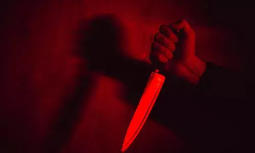 ഭാര്യയെ ഉപേക്ഷിച്ച് തന്നെ വിവാഹം കഴിക്കണമെന്ന് കാമുകി; തര്‍ക്കത്തിനിടയില്‍ നാല്‍പ്പതുകാരിയെ കുത്തിക്കൊലപ്പെടുത്തി യുവാവ്