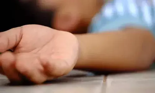 നാലു വയസുകാരനെ തറയില്‍ തള്ളിയിട്ട് കൊലപ്പെടുത്തി രണ്ടാനമ്മ; കുഞ്ഞിന്റെ അച്ഛന്റെ പരാതിയില്‍ യുവതിയെ അറസ്റ്റ് ചെയ്ത് പോലിസ്