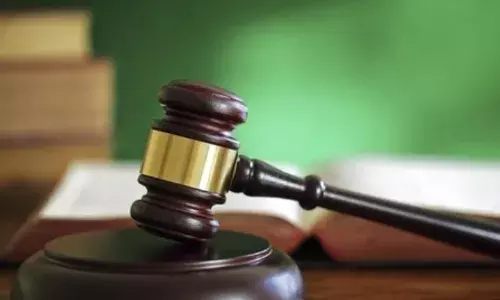 തലയില്‍ ക്യാമറയുണ്ട്;  പുറത്ത് പറഞ്ഞാല്‍ അത് ഞങ്ങള്‍ അറിയും; പതിനൊന്നുകാരി മദ്യം നല്‍കി പീഡിപ്പിച്ച രണ്ടാനച്ഛന് കൂട്ട് നിന്ന് അമ്മ; ഇരുവര്‍ക്കും 180 വര്‍ഷം കഠിന തടവ്