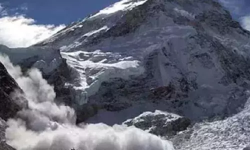 കൊടുമുടി കയറാന്‍ ശ്രമിക്കുന്നതിനിടെ ഹിമപാതം; നേപ്പാളില്‍ ഒമ്പത് പര്‍വതാരോഹകര്‍ കൊല്ലപ്പെട്ടു