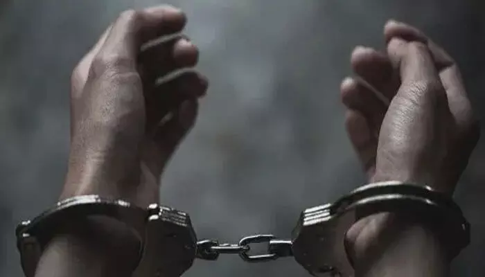 അയല്വാസിയുടെ തല പട്ടികയ്ക്ക് അടിച്ചുപൊട്ടിച്ചു; പ്രതിക്ക് ജീവപര്യന്തം തടവും 10,000 രൂപ പിഴയും അയല്വാസിയുടെ തല പട്ടികയ്ക്ക് അടിച്ചുപൊട്ടിച്ചു; പ്രതിക്ക് ജീവപര്യന്തം തടവും 10,000 രൂപ പിഴയും