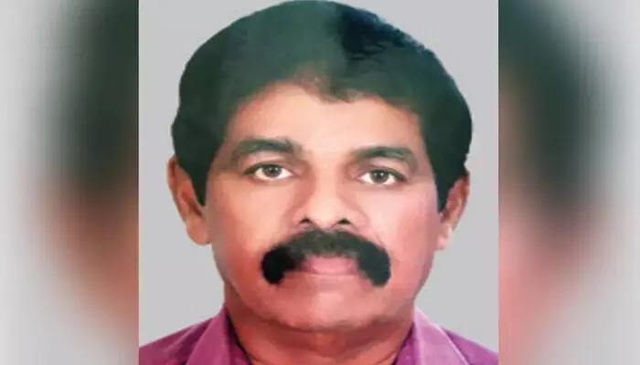 നിര്‍ത്തിയിട്ടിരുന്ന കാറില്‍ വയോധികനെ മരിച്ച നിലയില്‍ കണ്ടെത്തി; മൃതദേഹം അഴുകി തുടങ്ങിയ നിലയില്‍: മരണകാരണം ഹൃദയാഘാതമെന്ന് നിഗമനം