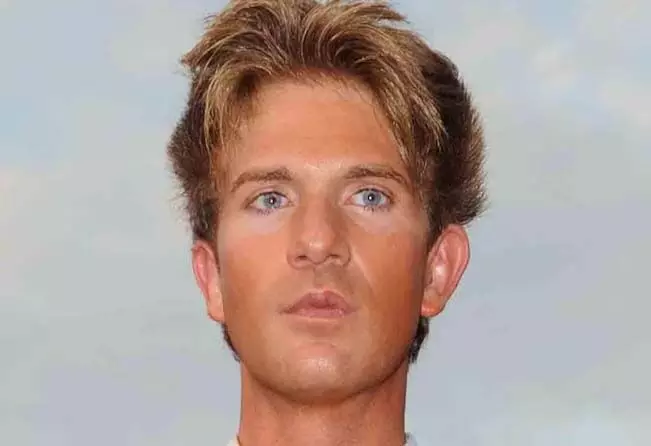 വില്യം രാജകുമാരന്റെ സുഹൃത്തും ബിഗ് ബ്രദര് താരവുമായ യുവാവ് ഹോട്ടല് റൂഫ് ടോപ്പില് നിന്ന് വീണ് മരിച്ചു; അപകട മരണമെന്ന് നിഗമനം വില്യം രാജകുമാരന്റെ സുഹൃത്തും ബിഗ് ബ്രദര് താരവുമായ യുവാവ് ഹോട്ടല് റൂഫ് ടോപ്പില് നിന്ന് വീണ് മരിച്ചു; അപകട മരണമെന്ന് നിഗമനം