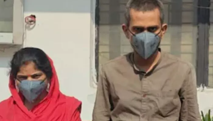 വ്യാജ മരണ സര്ട്ടിഫിക്കറ്റ് നല്കി 25 ലക്ഷം രൂപയുടെ ഇന്ഷുറന്സ് തട്ടി; പിന്നാലെ മരിച്ച ഭര്ത്താവിനെ ജീവനോടെ കണ്ടെത്തി; ദമ്പതികള് പിടിയില് വ്യാജ മരണ സര്ട്ടിഫിക്കറ്റ് നല്കി 25 ലക്ഷം രൂപയുടെ ഇന്ഷുറന്സ് തട്ടി; പിന്നാലെ മരിച്ച ഭര്ത്താവിനെ ജീവനോടെ കണ്ടെത്തി; ദമ്പതികള് പിടിയില്