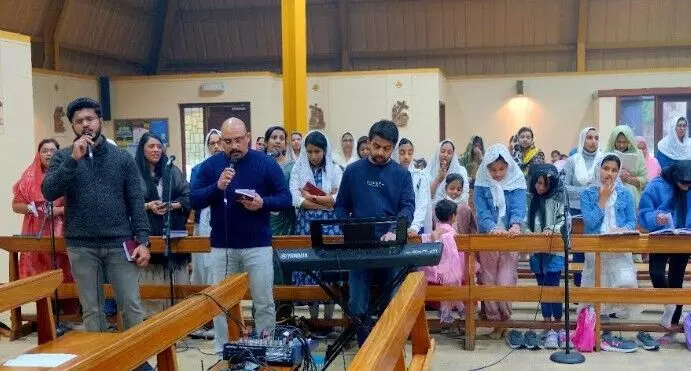 ലിമറിക്ക് സെന്റ് ജോര്ജ് ഇന്ത്യന് ഓര്ത്തഡോക്സ് ചര്ച്ചില് പരിശുദ്ധ പരുമല തിരുമേനിയുടെ പെരുന്നാള് ഭക്തി സാന്ദ്രമായി ആചരിച്ചു ലിമറിക്ക് സെന്റ് ജോര്ജ് ഇന്ത്യന് ഓര്ത്തഡോക്സ് ചര്ച്ചില് പരിശുദ്ധ പരുമല തിരുമേനിയുടെ പെരുന്നാള് ഭക്തി സാന്ദ്രമായി ആചരിച്ചു