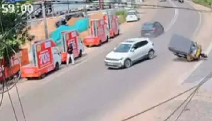 മൂന്നുവാഹനങ്ങൾ തമ്മിൽ കൂട്ടിയിടിച്ച് അപകടം; ഓട്ടോറിക്ഷയിൽ സഞ്ചരിച്ച യാത്രക്കാരിക്ക് പരിക്ക്; സംഭവം ചടയമംഗലത്ത്