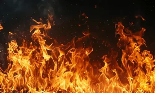 തീ പടര്‍ന്നുപിടിച്ച വീടിന് മുന്നിൽ നിന്ന് നിലവിളിക്കുന്ന സ്ത്രീ; അവരുടെ സഹോദരി അവിടെ കുടുങ്ങിയിട്ടുണ്ടെന്ന് തുറന്നുപറച്ചിൽ; പിന്നാലെ രക്ഷകനായി സൗദി പൗരന്‍