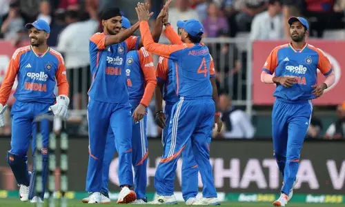 ട്വന്റി 20 പരമ്പരയില്‍ മുന്നിലെത്താന്‍ ഇന്ത്യയും ഓസ്‌ട്രേലിയയും; സഞ്ജു കളിക്കില്ല; ഫിനിഷറായി ജിതേഷ് തുടരും; ജയിച്ച ടീമിനെ നിലനിര്‍ത്താന്‍ ഇന്ത്യ; ഓസിസ് നിരയില്‍ ആ സൂപ്പര്‍ താരം തിരിച്ചെത്തും;  ഇന്ത്യയുടെ സാധ്യതാ ഇലവന്‍