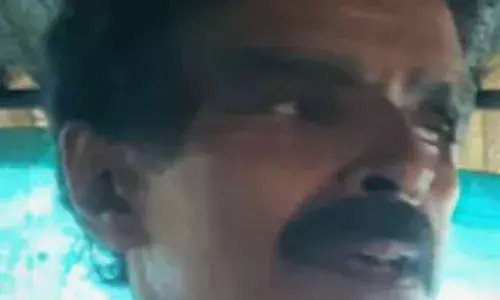 രഹസ്യ വിവരത്തിന്റെ അടിസ്ഥാനത്തിൽ റബര്‍ തോട്ടത്തില്‍ പാഞ്ഞെത്തി എക്‌സൈസ്; പരിശോധനയിൽ വാഷും 6 ലിറ്റര്‍ ചാരായവും തൂക്കി; 64-കാരൻ പിടിയിൽ