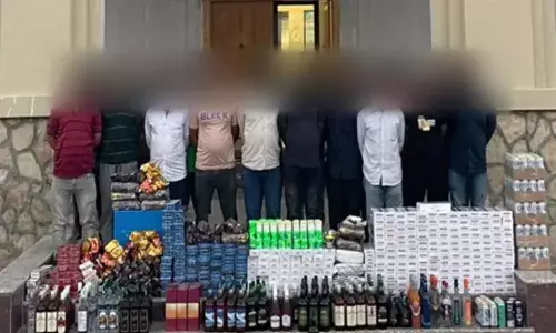 പരിശോധനയിൽ നിരോധിത സിഗരറ്റും മദ്യവും കൈയ്യോടെ പൊക്കി; ഒമാനിൽ 15 പ്രവാസികളെ അറസ്റ്റ് ചെയ്ത് പോലീസ്