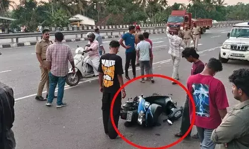 മാഹി ബൈപാസില്‍ സ്‌കൂട്ടറും ലോറിയും കൂട്ടിയിടിച്ച് യുവതിക്ക് ദാരുണാന്ത്യം