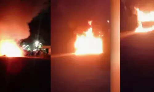 ഓടിക്കൊണ്ടിരുന്ന കാര്‍ കത്തി നശിച്ചു; സംഭവം നേവിയുടെ ആയുധസംഭരണശാലക്ക് സമീപം